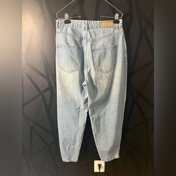 Cotton On slouchy mom barrel jeans - Picture 4 of 5